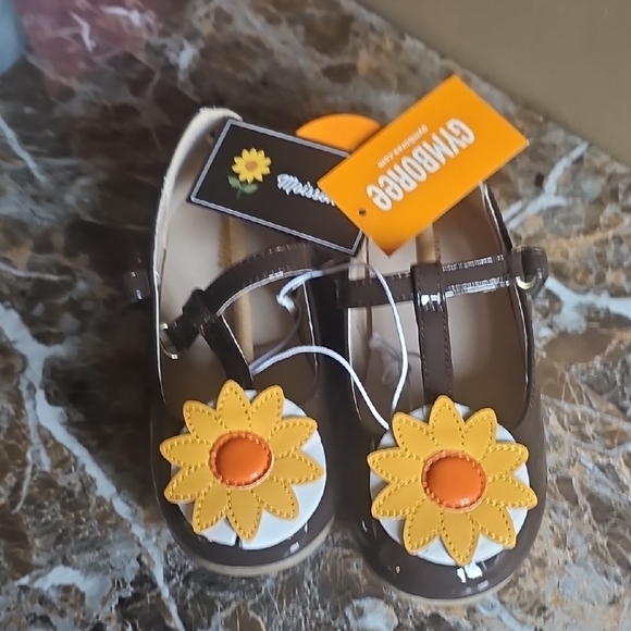 Girls Shoes - Picture 1 of 4